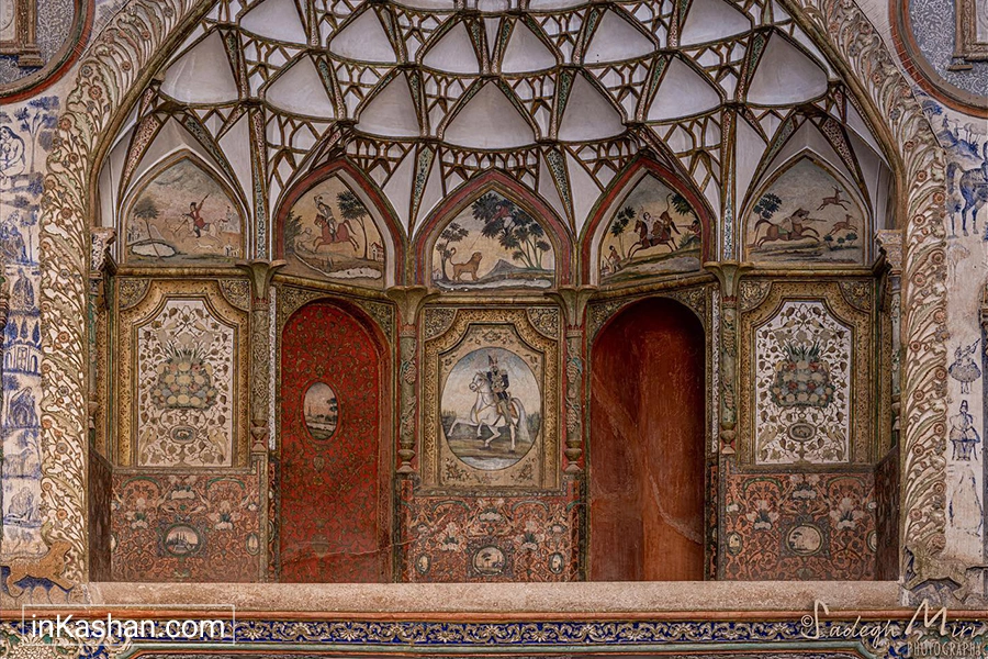 نقاشی‌ها و دیوار نگاره‌ها و طرح‌های خانه بروجردی‌ها