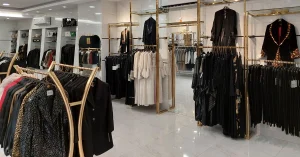 Coat shop in Kashan - مانتو فروشی در کاشان