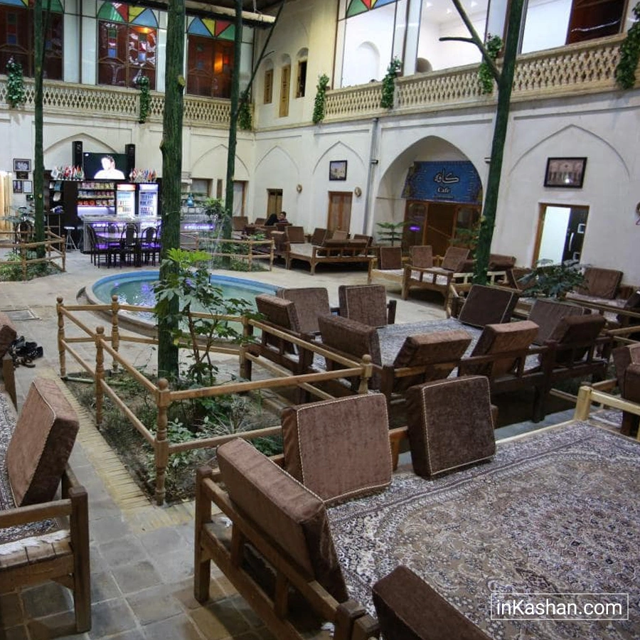 Traditional Mozaffari dining room - سفره خانه سنتی مظفری